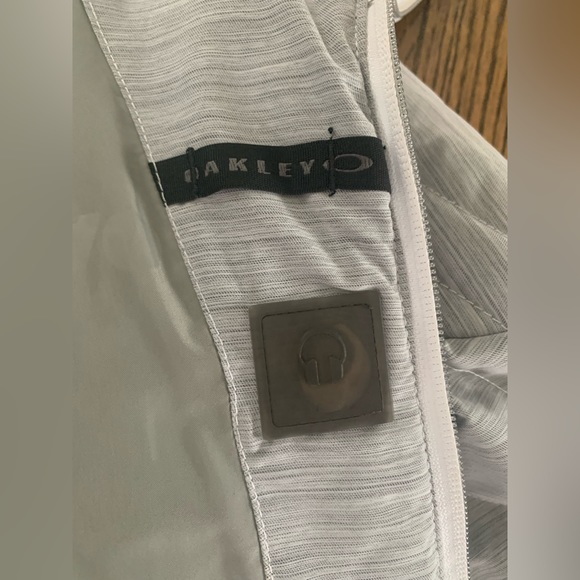 New Vintage Oakley Ski Jacket! Only worn maybe 3 times. - Picture 9 of 14